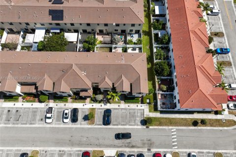 Adosado en venta en Hialeah, Florida, 3 dormitorios, 131.18 m2 № 2040484 - foto 30