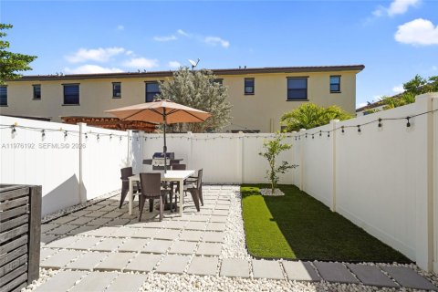 Adosado en venta en Hialeah, Florida, 3 dormitorios, 131.18 m2 № 2040484 - foto 17