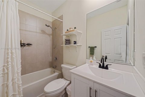 Adosado en venta en Hialeah, Florida, 3 dormitorios, 131.18 m2 № 2040484 - foto 20