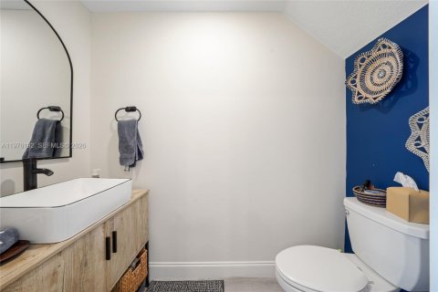 Adosado en venta en Hialeah, Florida, 3 dormitorios, 131.18 m2 № 2040484 - foto 8