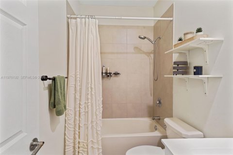 Adosado en venta en Hialeah, Florida, 3 dormitorios, 131.18 m2 № 2040484 - foto 21