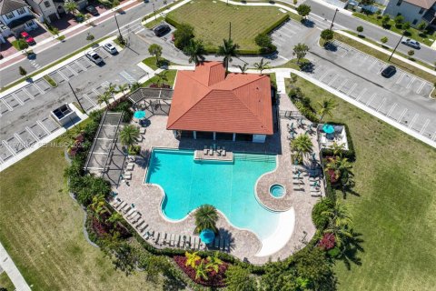 Adosado en venta en Hialeah, Florida, 3 dormitorios, 131.18 m2 № 2040484 - foto 29