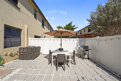 Adosado en venta en Hialeah, Florida, 3 dormitorios, 131.18 m2 № 2040484 - foto 18