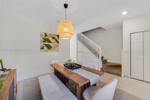 Adosado en venta en Hialeah, Florida, 3 dormitorios, 131.18 m2 № 2040484 - foto 4