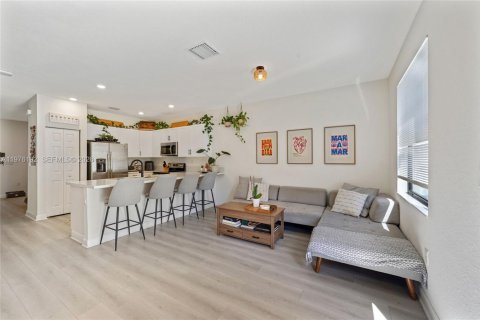 Adosado en venta en Hialeah, Florida, 3 dormitorios, 131.18 m2 № 2040484 - foto 14