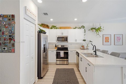 Adosado en venta en Hialeah, Florida, 3 dormitorios, 131.18 m2 № 2040484 - foto 15