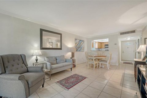 Copropriété à vendre à Sarasota, Floride: 2 chambres, 80.36 m2 № 1634647 - photo 11