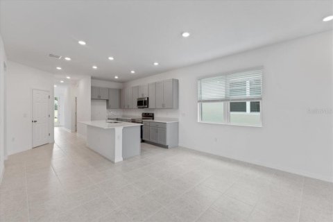 House in Fruitland Park, Florida 3 bedrooms, 159.14 sq.m. № 1767127 - photo 3