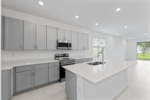 House in Fruitland Park, Florida 3 bedrooms, 159.14 sq.m. № 1767127 - photo 2