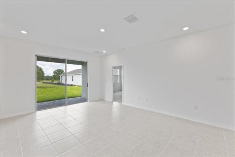 House in Fruitland Park, Florida 3 bedrooms, 159.14 sq.m. № 1767127 - photo 14