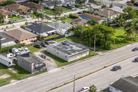 Commercial property in Hollywood, Florida № 1945368 - photo 1