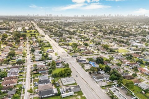 Commercial property in Hollywood, Florida № 1945368 - photo 12