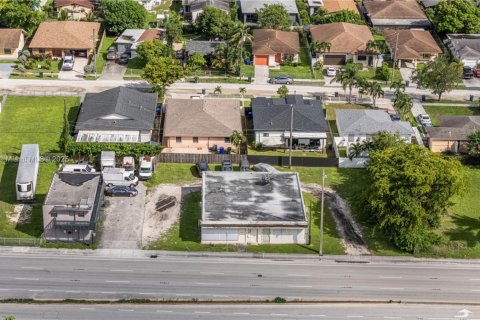 Commercial property in Hollywood, Florida № 1945368 - photo 2