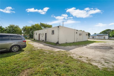 Commercial property in Hollywood, Florida № 1945368 - photo 8