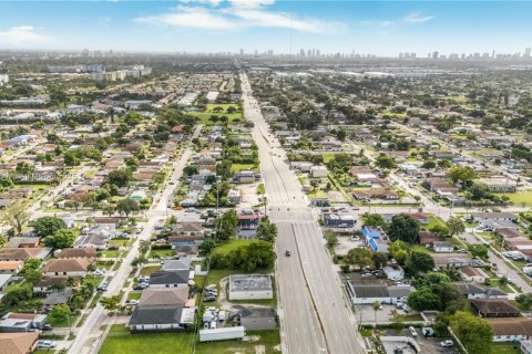 Commercial property in Hollywood, Florida № 1945368 - photo 13