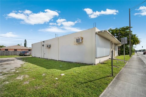 Commercial property in Hollywood, Florida № 1945368 - photo 6