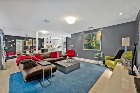 House in Orlando, Florida 3 bedrooms, 228.54 sq.m. № 1577193 - photo 6