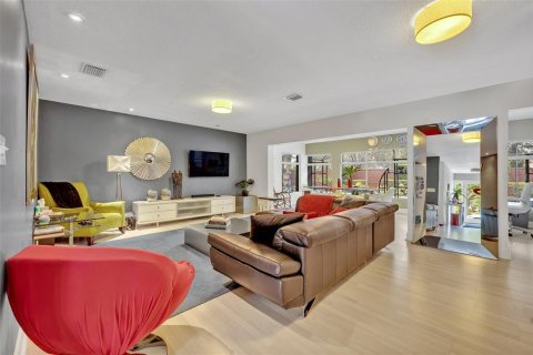 House in Orlando, Florida 3 bedrooms, 228.54 sq.m. № 1577193 - photo 4