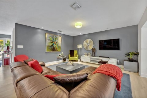 House in Orlando, Florida 3 bedrooms, 228.54 sq.m. № 1577193 - photo 5