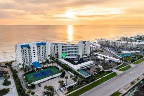 Condo à New Smyrna Beach, Floride, 3 chambres  № 2399312
