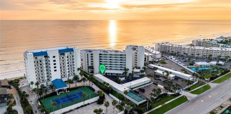 Condo à New Smyrna Beach, Floride, 3 chambres  № 2399312