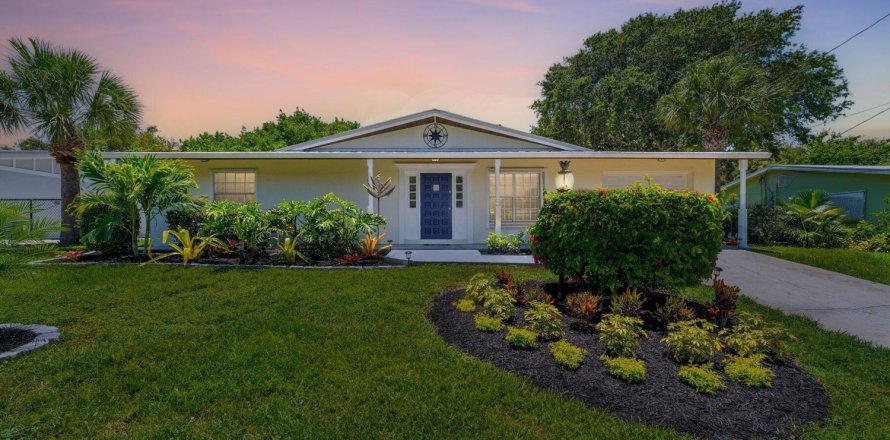 House in Jensen Beach, Florida 3 bedrooms, 132.11 sq.m. № 1188599