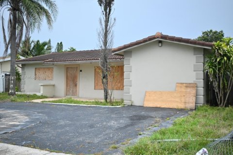 Casa en venta en Hollywood, Florida, 5 dormitorios, 168.52 m2 № 2183615 - foto 2