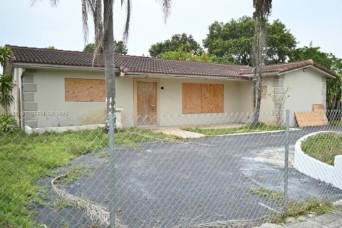Casa en Hollywood, Florida 5 dormitorios, 168.52 m2 № 2183615