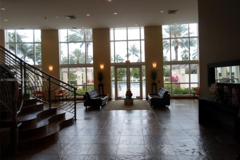 Condo in Hallandale Beach, Florida, 2 bedrooms  № 2003051 - photo 27