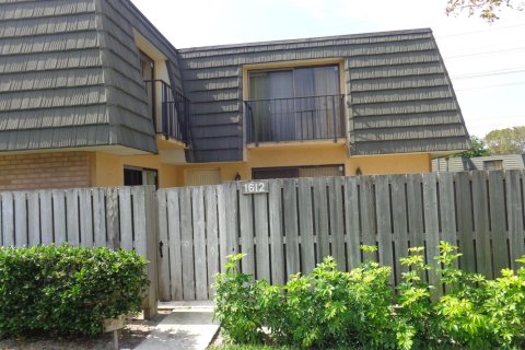 Townhouse in West Palm Beach, Florida 2 bedrooms, 114.83 sq.m. № 2086549 - photo 2