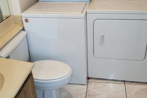 Townhouse in West Palm Beach, Florida 2 bedrooms, 114.83 sq.m. № 2086549 - photo 11