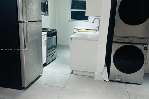 Condo in Bay Harbor Islands, Florida, 2 bedrooms  № 1994808 - photo 2