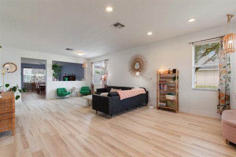 House in Winter Garden, Florida 3 bedrooms, 219.71 sq.m. № 1736438 - photo 9