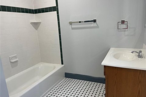 House in Orlando, Florida 2 bedrooms, 116.87 sq.m. № 1909477 - photo 4