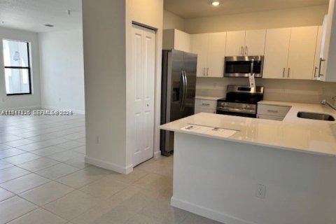 Touwnhouse à louer à Pembroke Pines, Floride: 3 chambres № 2003934 - photo 3