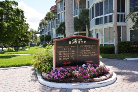 Condo in Sarasota, Florida, 2 bedrooms  № 213465 - photo 21