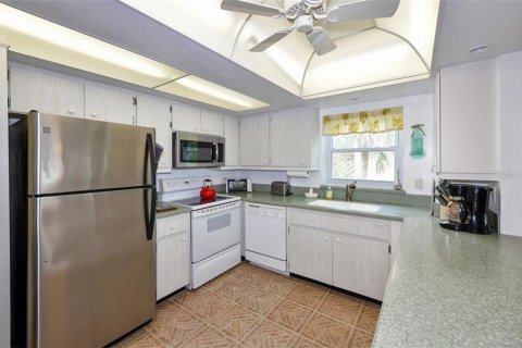 Condo in Sarasota, Florida, 2 bedrooms  № 213465 - photo 4