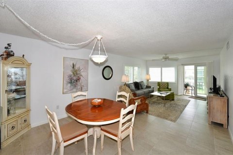 Condo in Sarasota, Florida, 2 bedrooms  № 213465 - photo 8