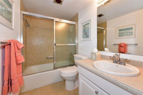 Condo in Sarasota, Florida, 2 bedrooms  № 213465 - photo 18
