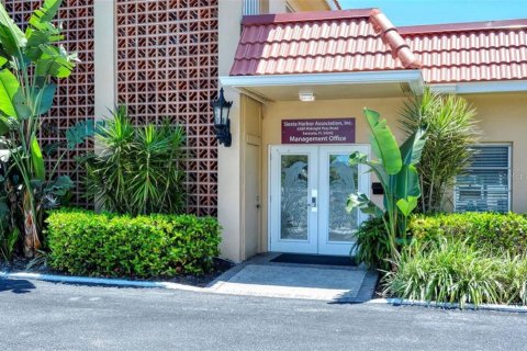 Condo in Sarasota, Florida, 2 bedrooms  № 213465 - photo 23