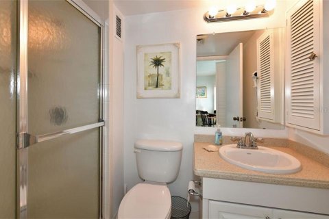 Condo in Sarasota, Florida, 2 bedrooms  № 213465 - photo 19
