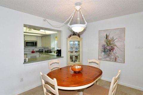 Condo in Sarasota, Florida, 2 bedrooms  № 213465 - photo 7