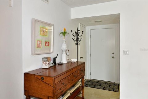 Condo in Sarasota, Florida, 2 bedrooms  № 213465 - photo 3