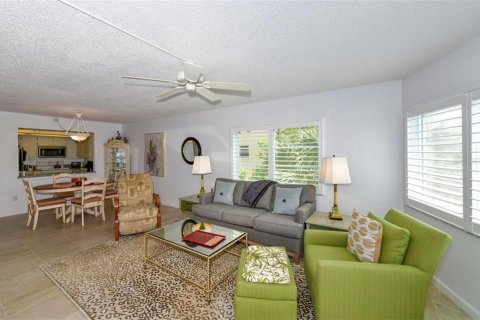 Condo in Sarasota, Florida, 2 bedrooms  № 213465 - photo 10