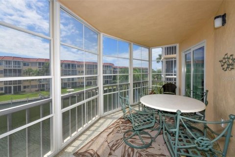 Condo in Sarasota, Florida, 2 bedrooms  № 213465 - photo 13