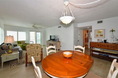 Condo in Sarasota, Florida, 2 bedrooms  № 213465 - photo 6