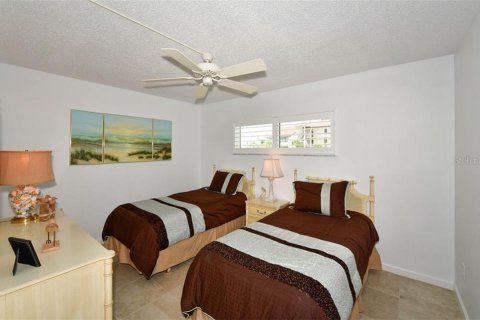Condo in Sarasota, Florida, 2 bedrooms  № 213465 - photo 17