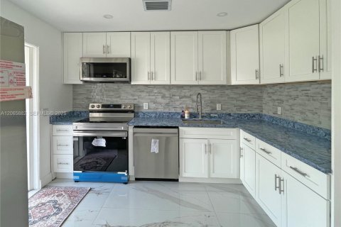Villa ou maison à louer à Fort Lauderdale, Floride: 3 chambres, 116.31 m2 № 2286774 - photo 16