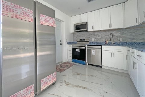 Villa ou maison à louer à Fort Lauderdale, Floride: 3 chambres, 116.31 m2 № 2286774 - photo 9