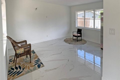Villa ou maison à louer à Fort Lauderdale, Floride: 3 chambres, 116.31 m2 № 2286774 - photo 23